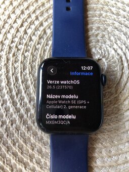 Apple Watch SE 2. generace, 44 mm Cellular - 2