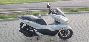 Honda pcx 125 2023 3tkm rezervace - 2
