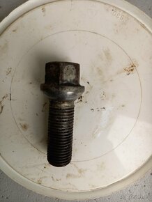 Kolové šrouby M14 použité - 2
