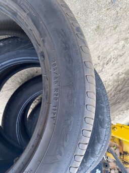 Pneu 285/45 R20 - 2
