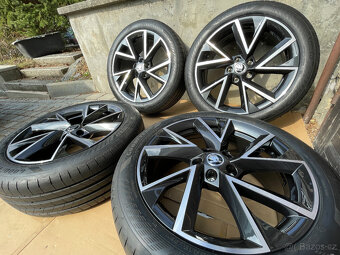 NOVÁ ORIGINÁL R18 SADA ŠKODA SUPERB III 235/45/18 R.V. 2024 - 2