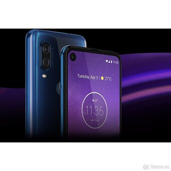 Motorola One Vision - mobil jako nový - 2