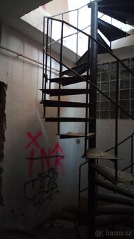 točité schodiště (spirálové)
 - 2