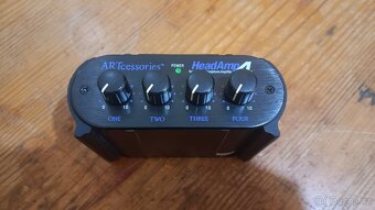 Sluchátkový/signálový distributor ART HeadAmp4 - 2