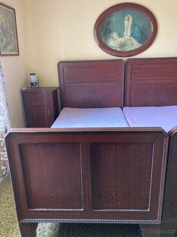 Historická souprava ložnice - 2 postele a 2 šatní skříně - 2