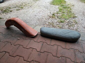 Přední blatník , sedlo jawa pionýr - 2