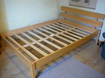 Dřevěná postel - 2