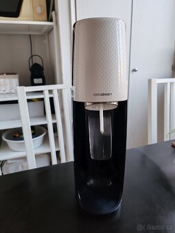 Výrobník Sodastream+lahev+ prázdná bomba CO2 - 2