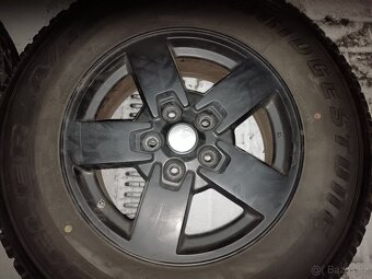 Extra Zánovní CELOROCNI 17" originál JEEP - 2