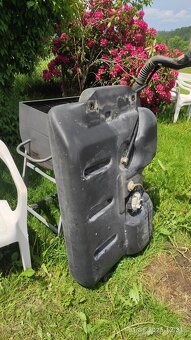 nádrž opel vivaro 19cdti rv. 2005 - 2