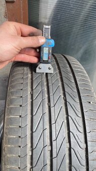 225/40R18 - 2