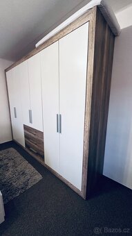 Velká šatní skříň - 2