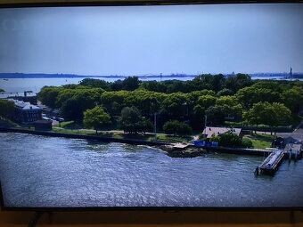 SAMSUNG 4K SMART LED UE43TU7072 108cm - 2