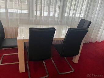 Jídelní stůl, a židle - 2