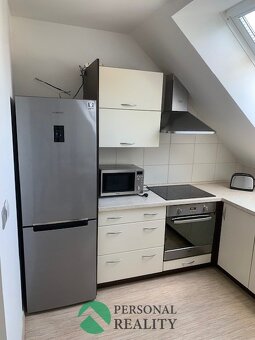 Pronájem zrekonst. podkrovního bytu 2+kk, cihla,55m2, Hřebeč - 2