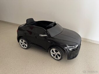 Elektrické autíčko Audi E-Tron Sportback 4x4 černé - 2