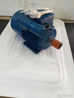 Prodám elektromotor 220 V - 2