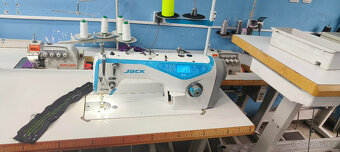 Průmyslový automatický šicí stroj Jack A4S - 2