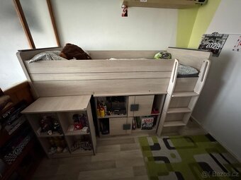 Vyvýšená postel se zásuvným stolem - 2
