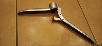 ruční lis na česnek - 2