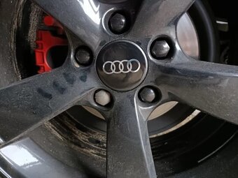 Stredové krytky - pukličky kolies AUDI. - 2