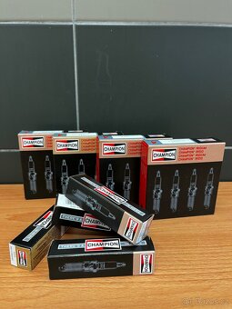 Zapalovací svíčky Champion iridium Dodge 5.7 HEMI - 2