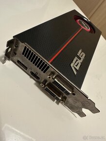 Asus grafická karta - 2