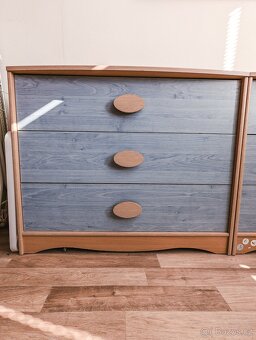 🔵 Designová skříňka – zánovní – 400 Kč 🔵 - 2