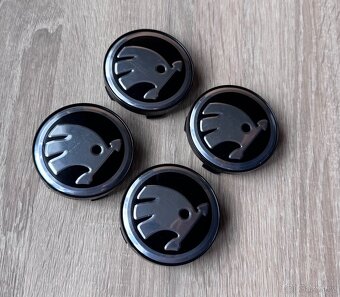 STŘEDOVÉ POKLIČKY/ KRYTKY KOL ŠKODA 60mm, nové. - 2
