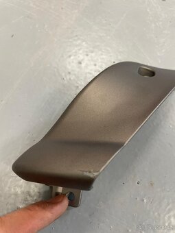 Piaggio VESPA GTS 125/300 - pravá krytka boční lišty - 2