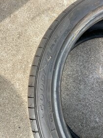 245/40R19 - 2