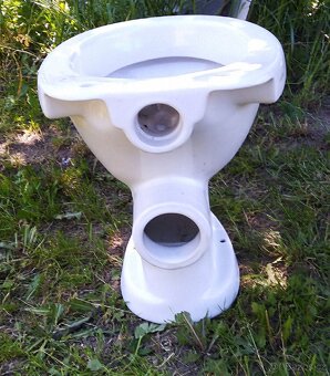 WC mísa se zadním rovným vývodem - 2