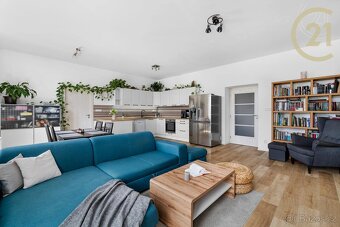 Prodej prostorného bytu 3+kk (94 m²) po rekonstrukci – Pa... - 2