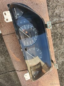 Přistrojový štít budiky palubka Mazda 323 BG - 2