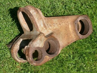 Prodám nějaký těžký nosník do zadních šavlí hydraul. traktor - 2