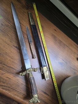 KRASNY STARY LOVECKÝ TESÁK- KANEC - 2