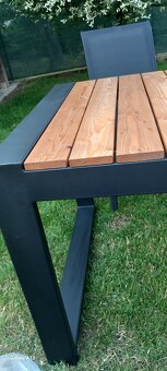 Stůl s židlemi - 2