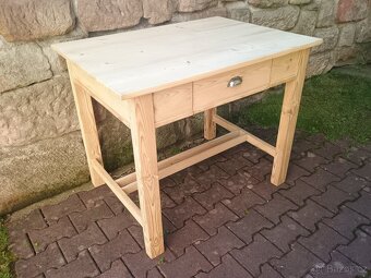 starý stůl s trnoží - 2