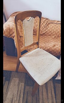 Dřevěné, vypolsterované bílé židle - 2