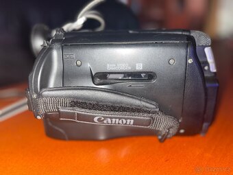 CANON UC 100, 8 mm Video Camcorder - 2