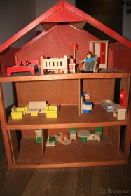 Dřevěný domeček pro panenky - 2