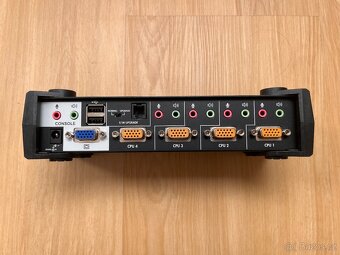 Přepínač HP 1x4 USB/PS2 KVM pro 4 PC - 2