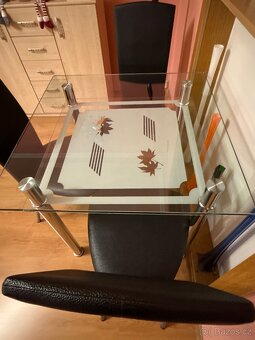 Skleněný stůl+3 židle - 2