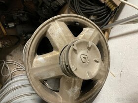 Kola Renault 4x100 15” - 2