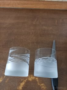 dvě sklenice leptané sklo - 2