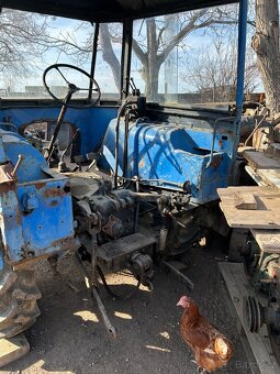 Prodám originál celý zadek z 25A i s hydraulikou - 2