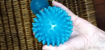 Masážní míček s bodlinkami - průměr 6 cm (celé balení 10 ks) - 2