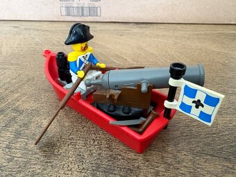 Lego 6245 Pirates Harbor sentry - 2