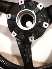 Kolo předni na Hondu CBR 600F R.V.2002 - 2