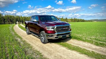 RAM 1500 Laramie 5.7 HEMI eTorque – 2023 | Luxusní výbava - 2